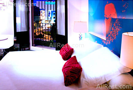 Room Mate Laura 9
